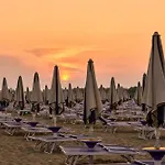 Apartment Amazing Beachfront Apartment-beahost