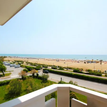 Beachfront Sea View - Airco - Covered Private Parking - Place Apartment Bibione