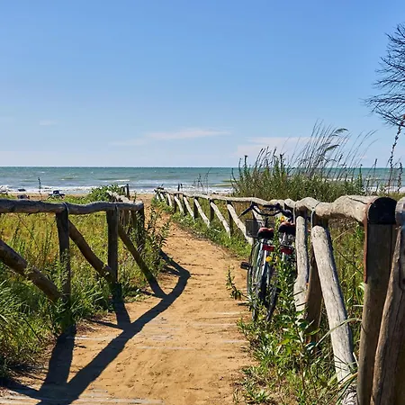 Beachfront Sea View - Airco - Covered Private Parking - Place Apartment *
