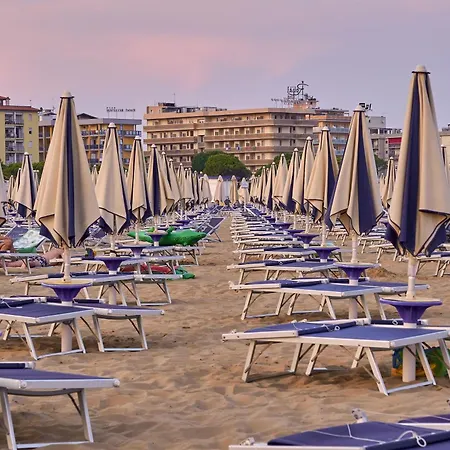 Beachfront Sea View - Airco - Covered Private Parking - Place Apartment