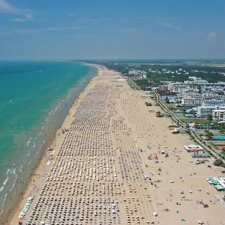 Beachfront Sea View - Airco - Covered Private Parking - Place * Bibione