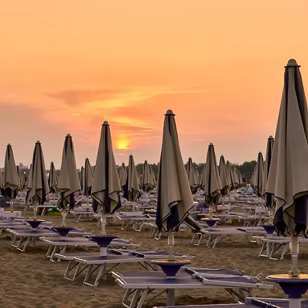 Beachfront Sea View - Airco - Covered Private Parking - Place
