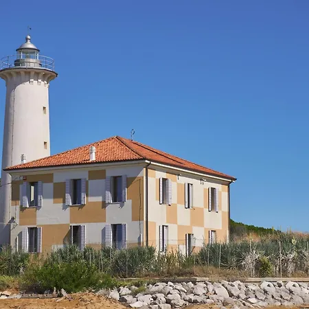 Beachfront Sea View - Airco - Covered Private Parking - Place Apartment *